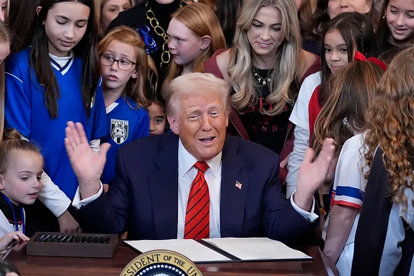 Trump firma una orden ejecutiva que prohíbe a las mujeres transgénero participar en competiciones deportivas&nbsp;femeninas