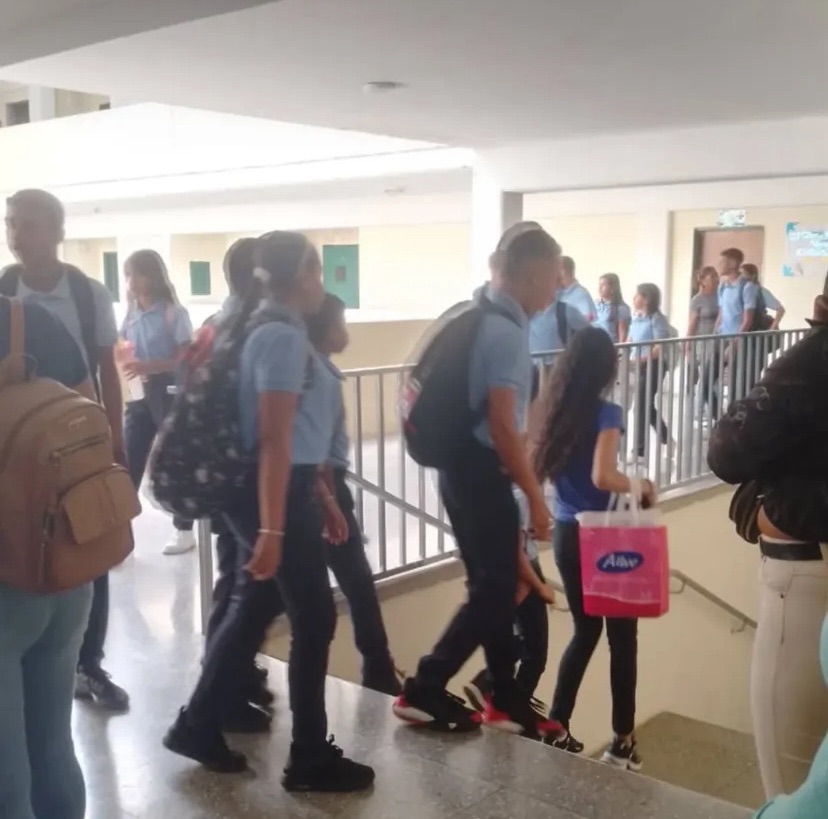 Reportan 19 estudiantes afectados por presunta intoxicación en&nbsp;Sucre