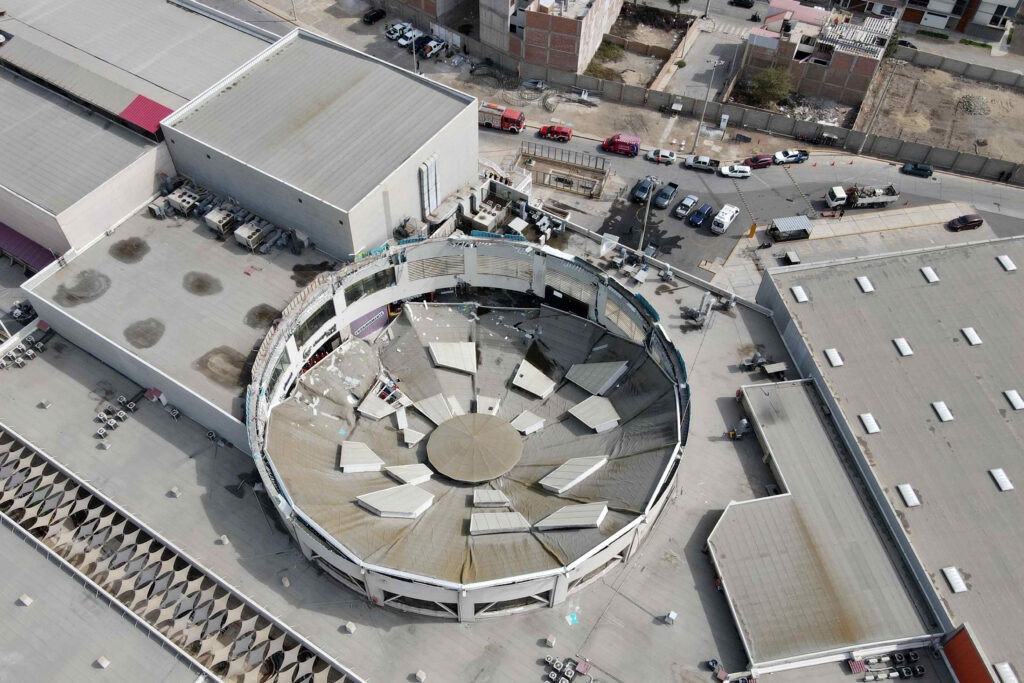 Cierran por fallos dos centros comerciales del mismo grupo del que se desplomó uno en&nbsp;Perú