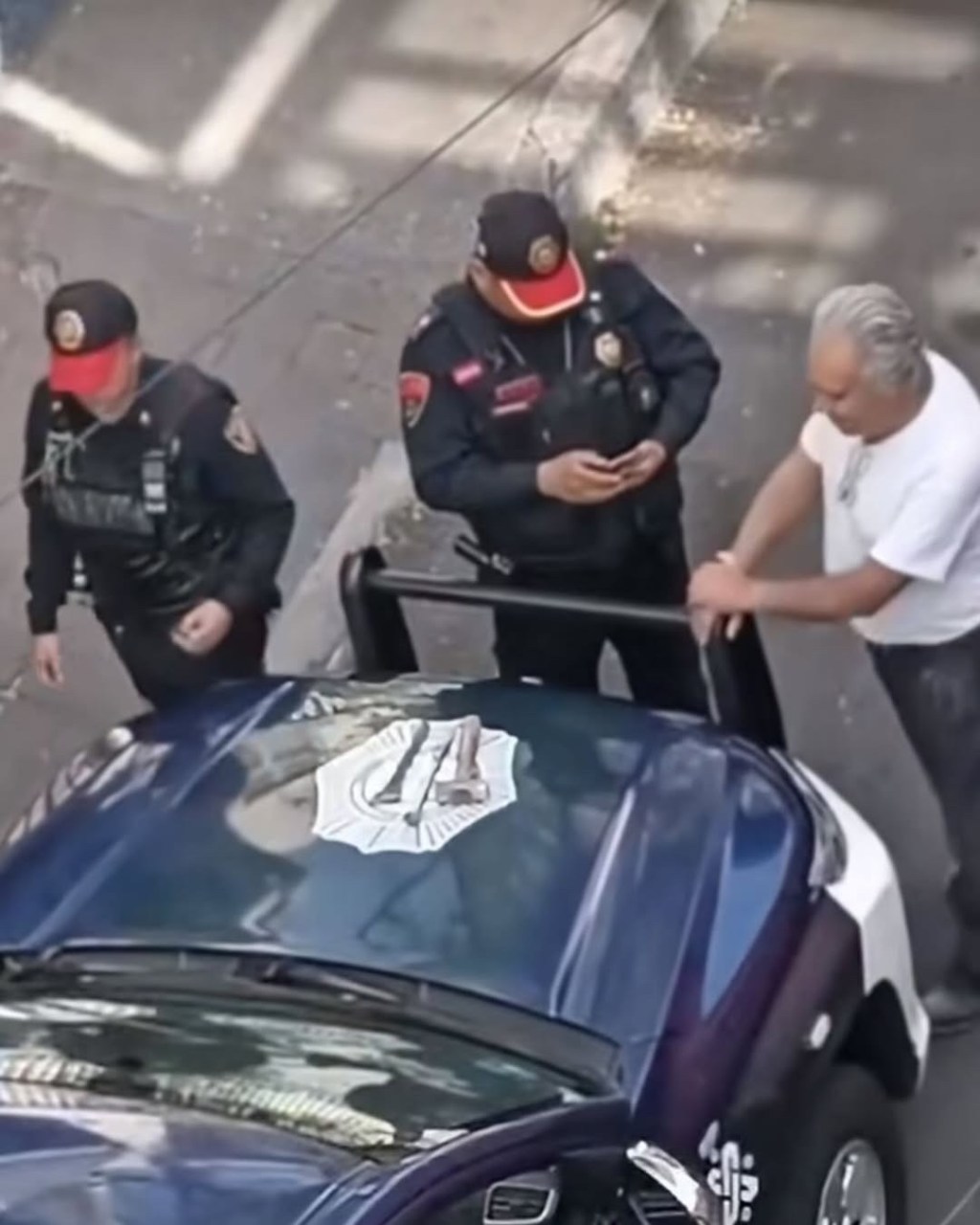 «Abuelo» fue detenido por sembrar una mata de limones en la vía&nbsp;pública