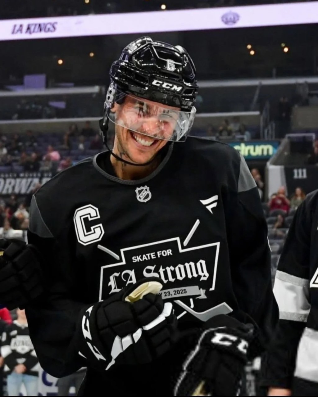 Justin Bieber jugó hockey junto a estrellas de la NHL para apoyar a víctimas de los incendios en Los&nbsp;Ángeles