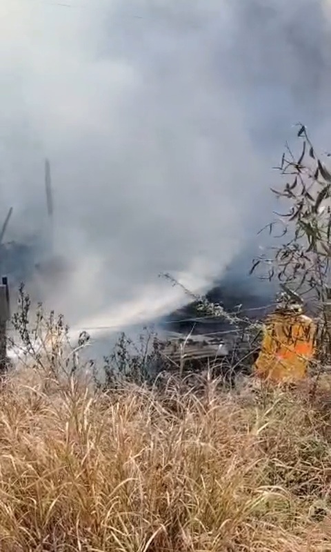 Fuerte explosión seguida de incendio consume vivienda en Guanta,&nbsp;Anzoátegui