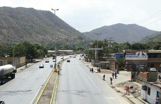 Dos lesionados en la vía Alterna de Barcelona por accidente entre motorizado y&nbsp;peatón