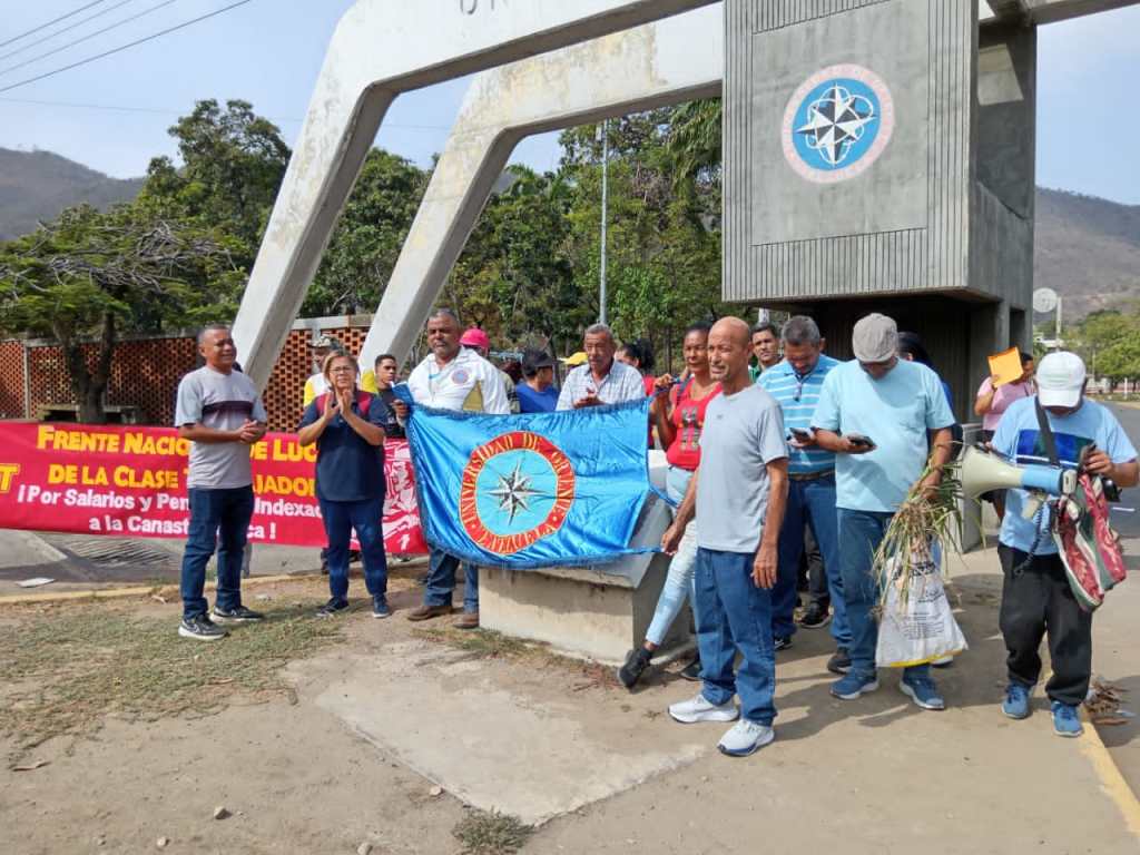 Trabajadores de la UDO Anzoátegui protestaron, aspiran ganar al menos&nbsp;470$