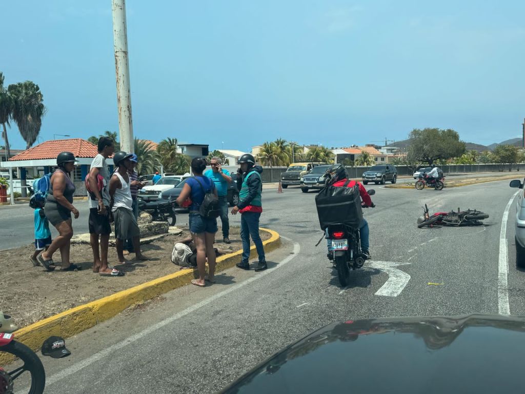 Un motorizado herido tras chocar con Festiva frente a Casas Bote&nbsp;C
