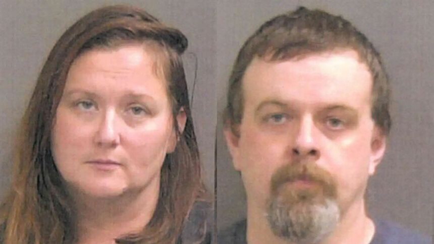 Una pareja en EEUU ataba a su hijo de 10 años y obligaban a sus 7 hermanos a&nbsp;golpearlo&nbsp;