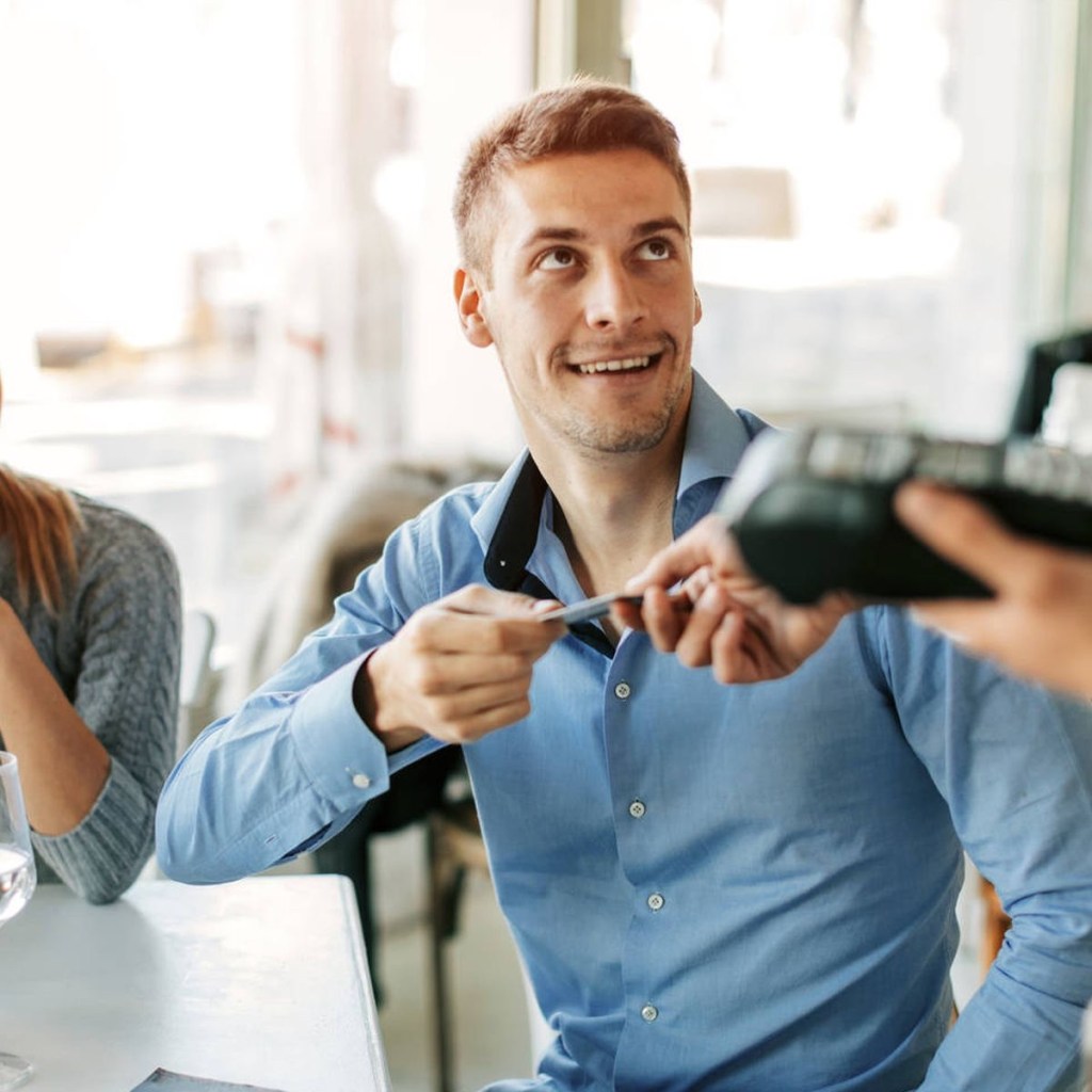 La regla de «quien invita, paga»: Conoce las costumbres&nbsp;globales