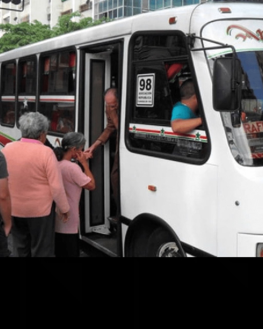 Trabajadores del sector de transporte solicitan aumento de tarifas a 0,50 centavos de&nbsp;dólar