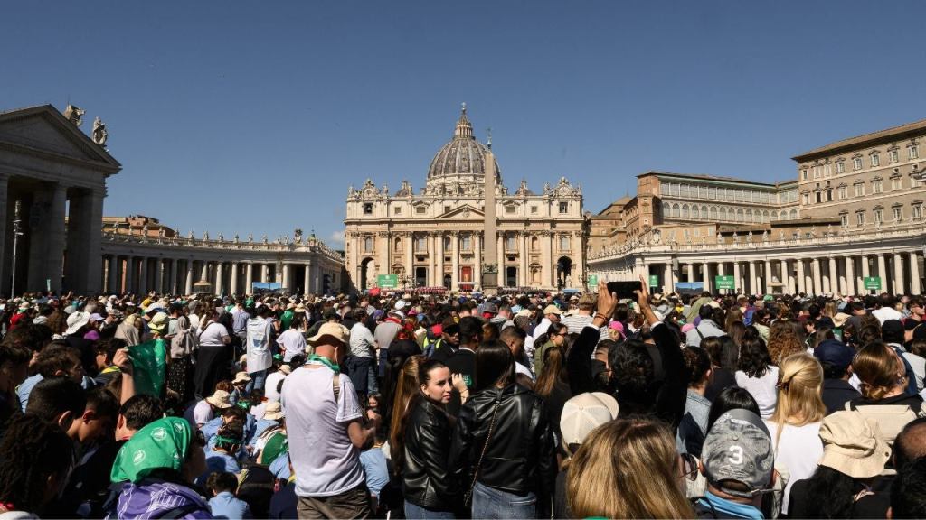 Papa Francisco fue despedido por más de 200 mil personas en la Plaza de San&nbsp;Pedro