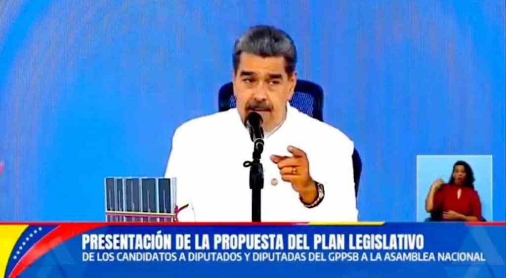 Maduro: «Extrema derecha utiliza guerra eléctrica para manipular&nbsp;electoralmente»