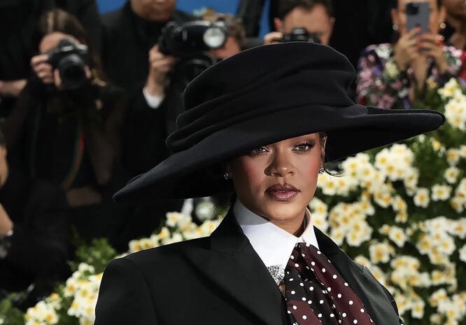 Rihanna anunció su tercer embarazo en la MET Gala&nbsp;2025