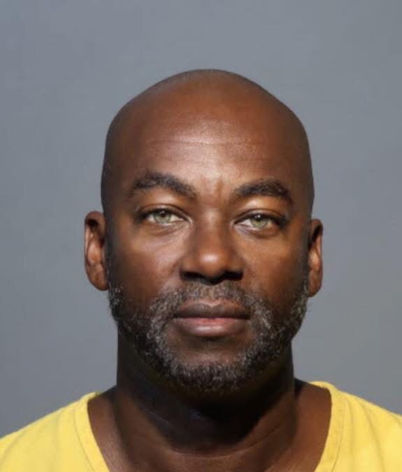 Hombre fue arrestado en EEUU por mantener tres matrimonios simultáneos en diferentes&nbsp;condados