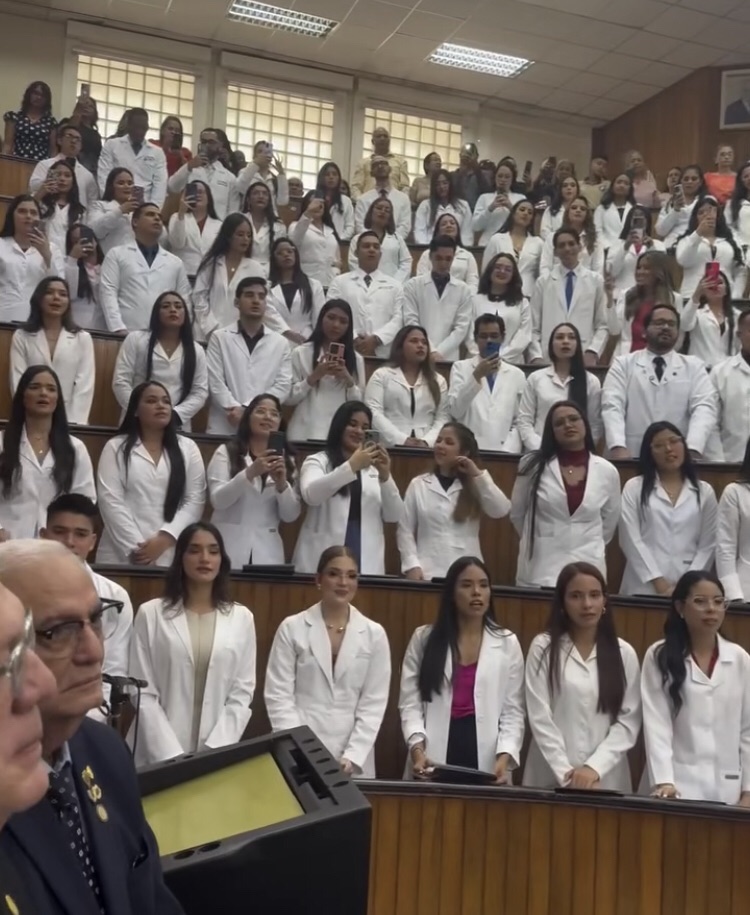 Estudiantes de medicina de la Universidad del Zulia protagonizaron emotivo video cantando&nbsp;«Venezuela»