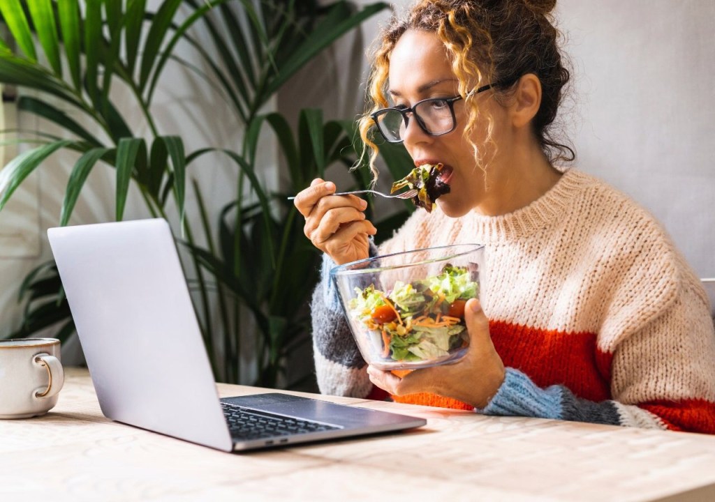 Comer lento: Un hábito con un impacto positivo en la salud a largo&nbsp;plazo