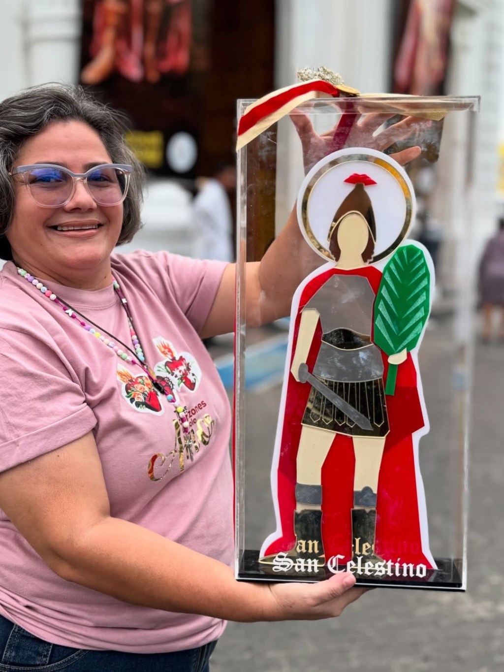 Dolores Valerio logró combinar su carrera de diseñadora con su amor a Dios y así nació “Impresos de&nbsp;Fe”