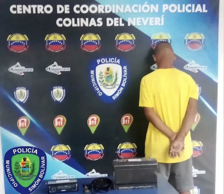 Detenido en Barcelona por hurto de batería y reproductor de un&nbsp;vehículo