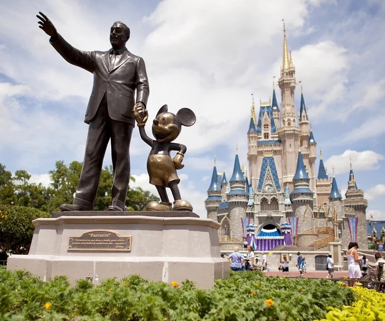 Disney suspende a trabajadores venezolanos con TPS por fallo de la Corte&nbsp;Suprema
