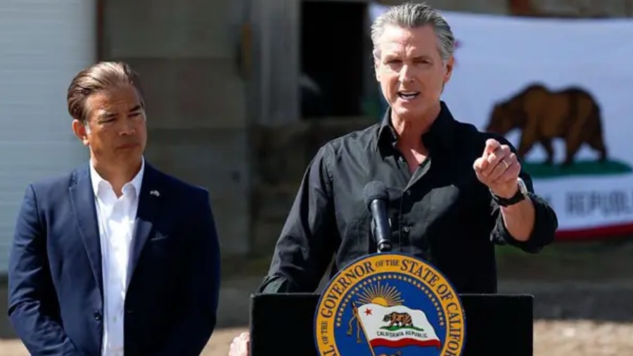 Gobernador de California acusó a Trump de tomar medidas propias de un dictador y planea&nbsp;demandarlo