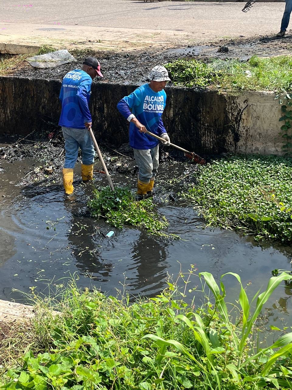 Realizan trabajos de saneamiento en canales y arroyos en el municipio Simón&nbsp;Bolívar&nbsp;