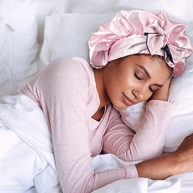 Conoce los beneficios de dormir con un gorro de&nbsp;satín