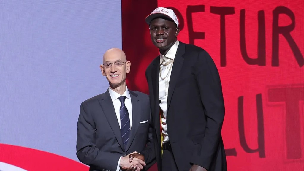 De Refugiado a la NBA: Khaman Maluach lloró al ser escogido número 10 en el&nbsp;Draft