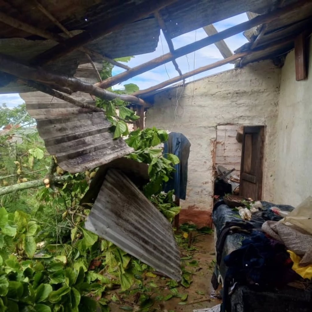 Emergencia en Mérida: Tormenta destruyó techos de varias viviendas en El&nbsp;Quino