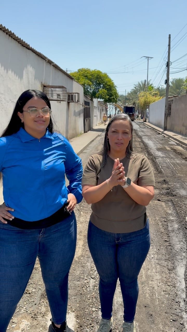 Katiuska Homsi y dirigente de Lechería Ana Cedeño agradecen al gobernador asfaltado para Casco&nbsp;Central