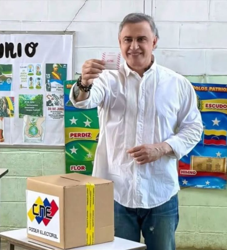 Fiscal General de la República, Tarek William Saab, ejerce su derecho al voto por la&nbsp;Paz