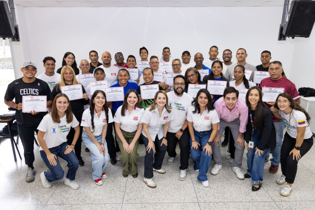 Red de Entrenadores Comunitarios de Coca-Cola FEMSA Venezuela certifica su XVI cohorte de instructores&nbsp;deportivos