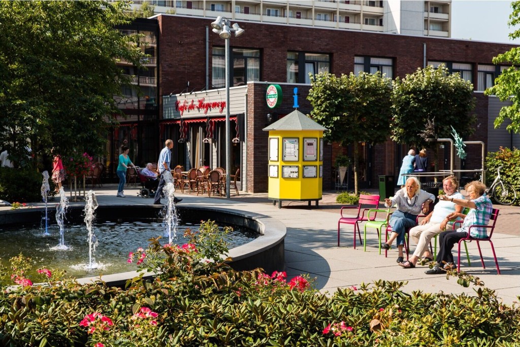 Crearon una «falsa» Ciudad para que personas con Alzheimer y demencia vivan&nbsp;tranquilas
