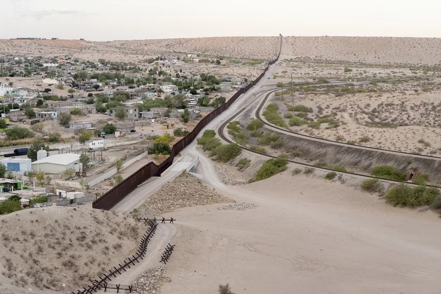 Cruce de inmigrantes en frontera de EEUU-México bajó a mínimos&nbsp;históricos