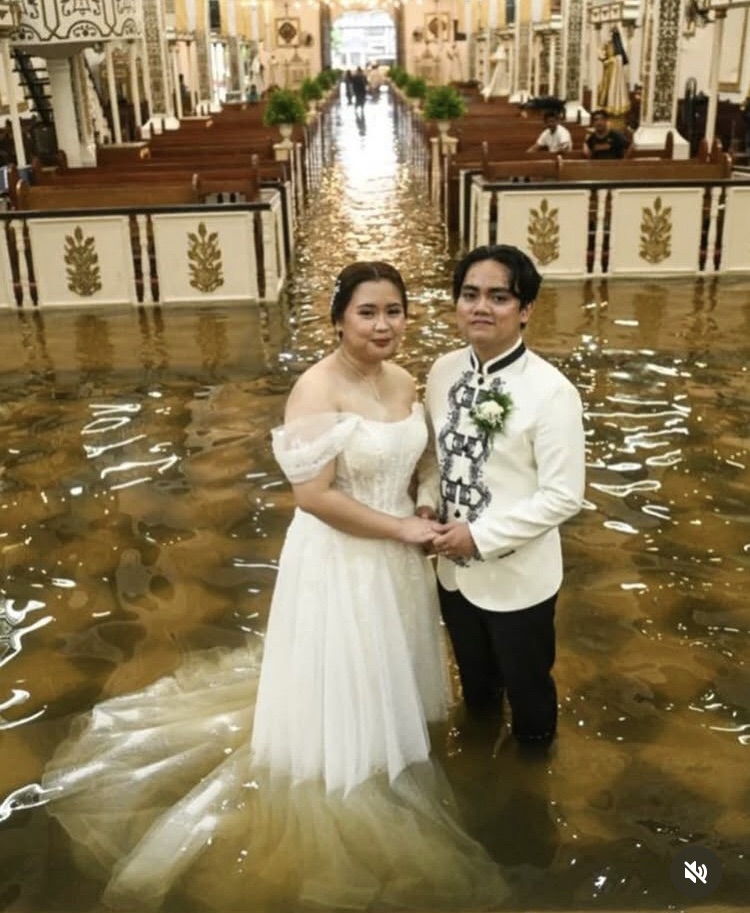 Amor a prueba de agua: Pareja se casó en medio de inundaciones en&nbsp;Filipinas