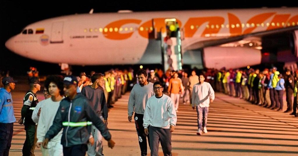 Arribó vuelo con 210 venezolanos repatriados de&nbsp;EE.UU