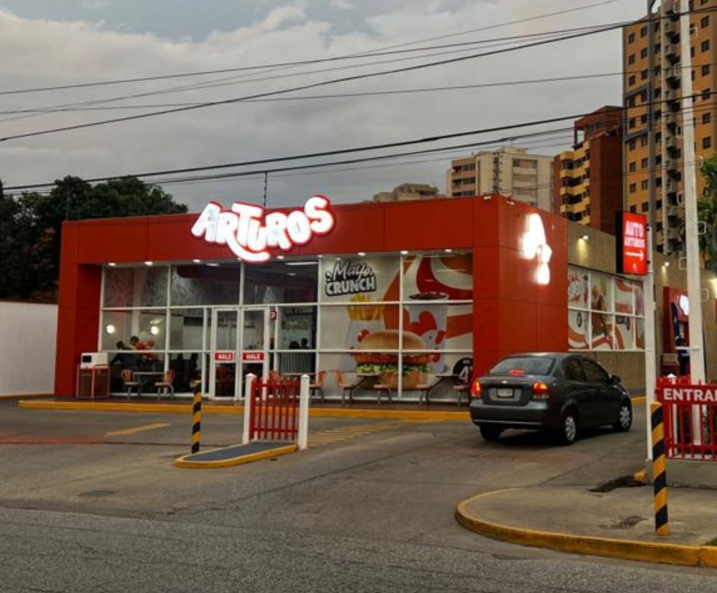 Arturos renueva  su restaurante de Lechería con nueva&nbsp;imagen