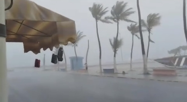 Fuertes lluvias y vientos causan alarma en Boca del&nbsp;Río