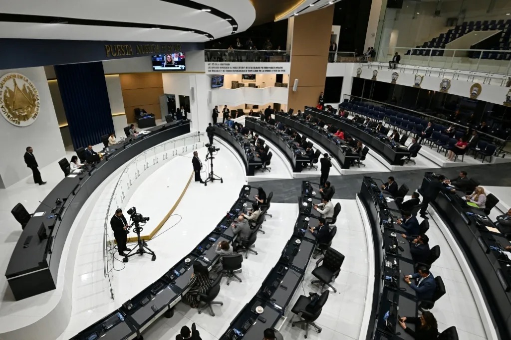 Congreso de El Salvador aprobó la reelección presidencial&nbsp;indefinida