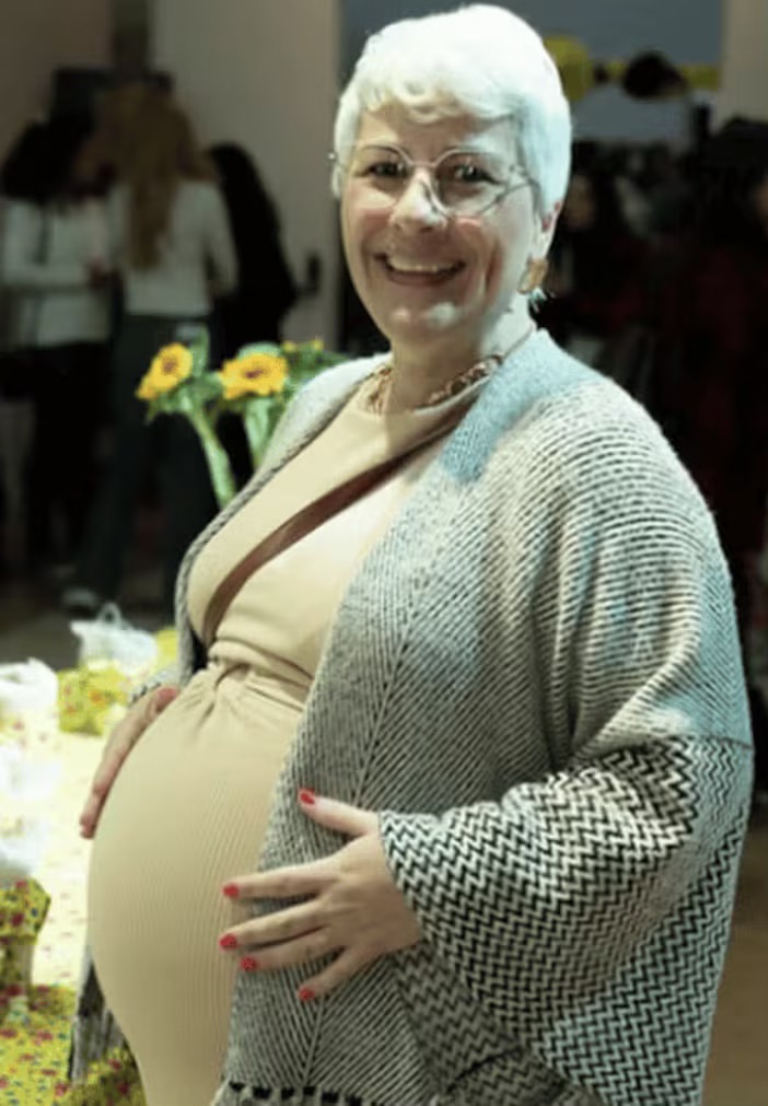 A los 43 años madre inspira a desafiar prejuicios sobre la edad y la&nbsp;maternidad