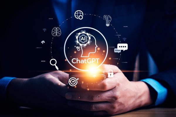 ChatGPT podría incluir anuncios en el futuro, según el director de esta&nbsp;IA