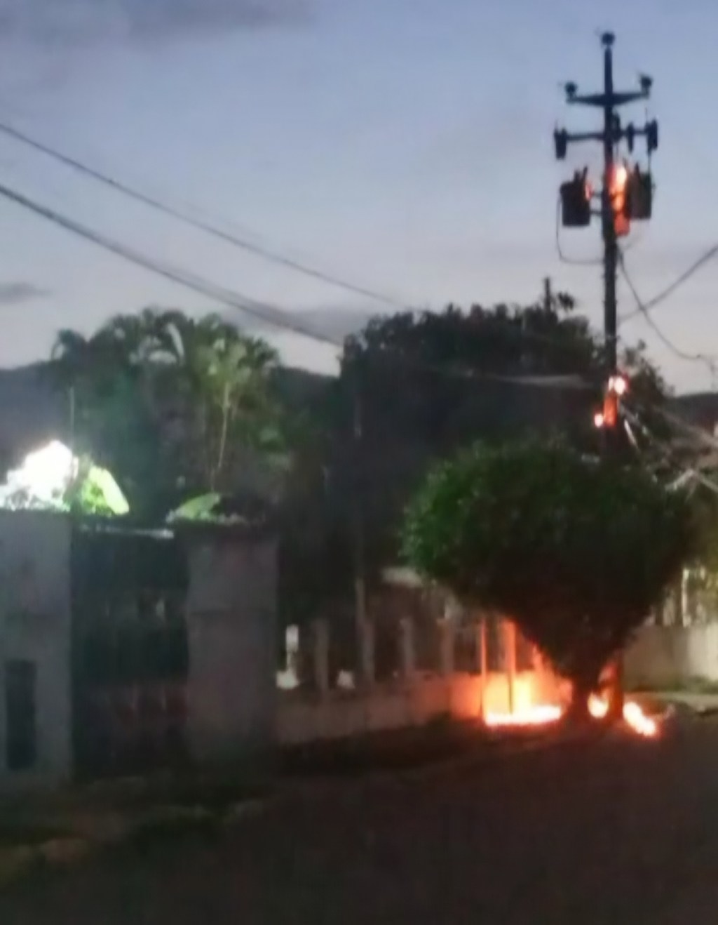 Un sector de la Gulf en Puerto La Cruz quedó sin electricidad por explosión de&nbsp;transformador