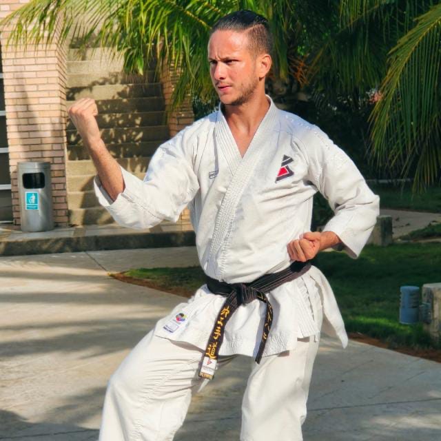 Dejó una carrera en ascenso para cumplir su sueño: Abrir un Dojo para enseñar Karate en&nbsp;Margarita