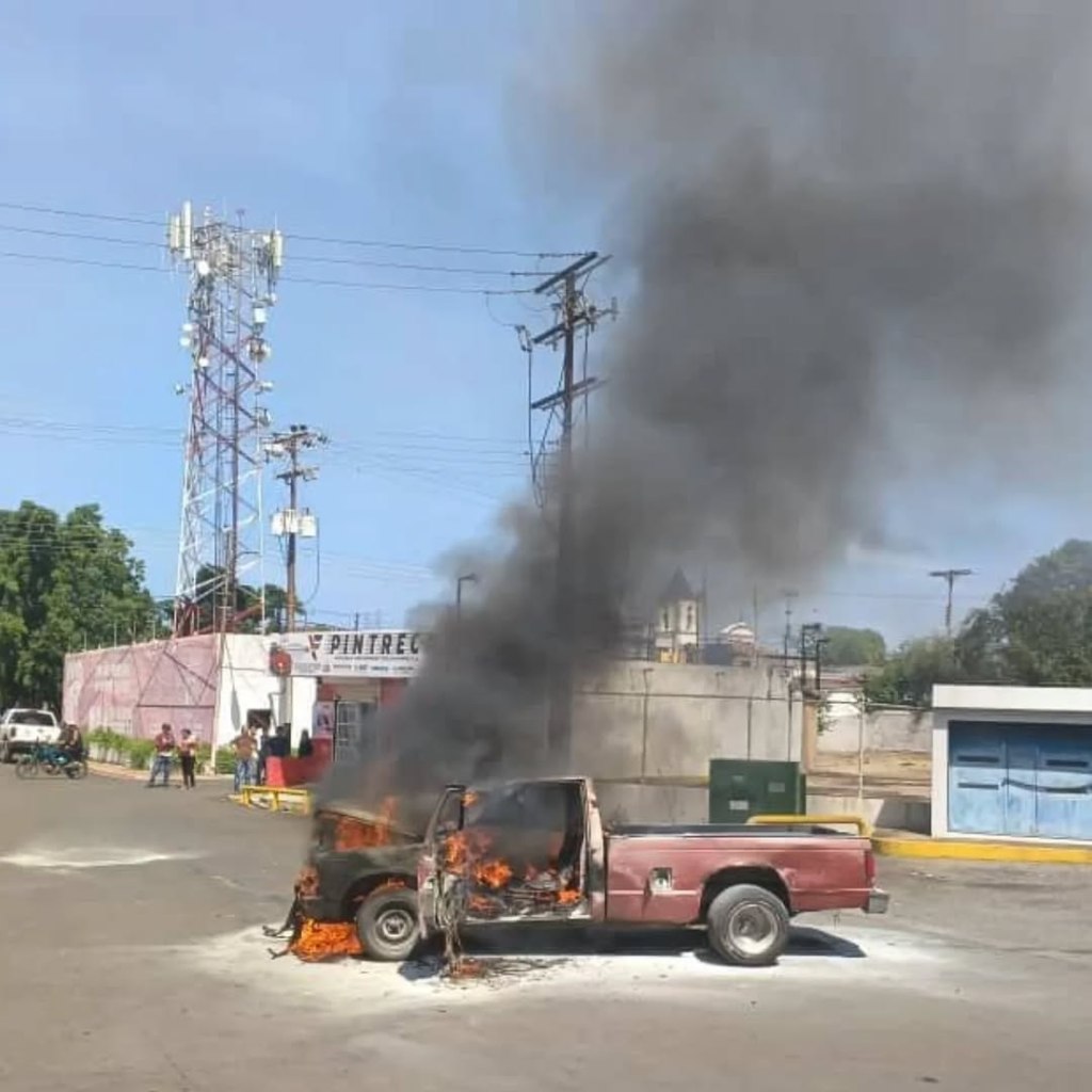 Dos vehículos se incendiaron este sábado en Barcelona: hay dos&nbsp;lesionados