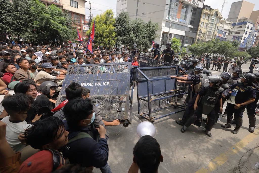 Jovenes protestan en Nepal ante prohibición de diversas redes&nbsp;sociales&nbsp;