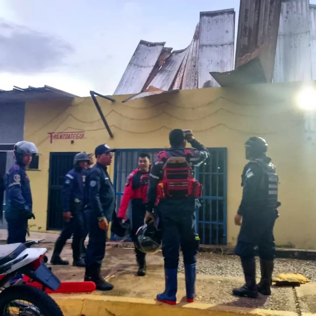 Fuertes lluvias y vientos huracanados causaron afectaciones en&nbsp;Píritu