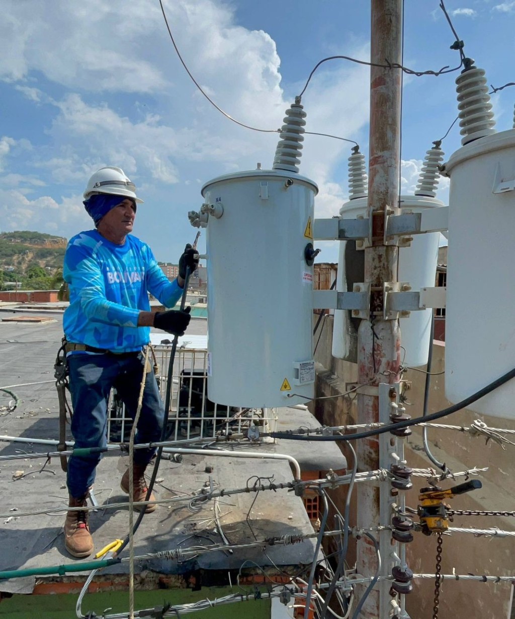 Alcaldía de Barcelona reemplaza transformadores averiados en varios&nbsp;sectores