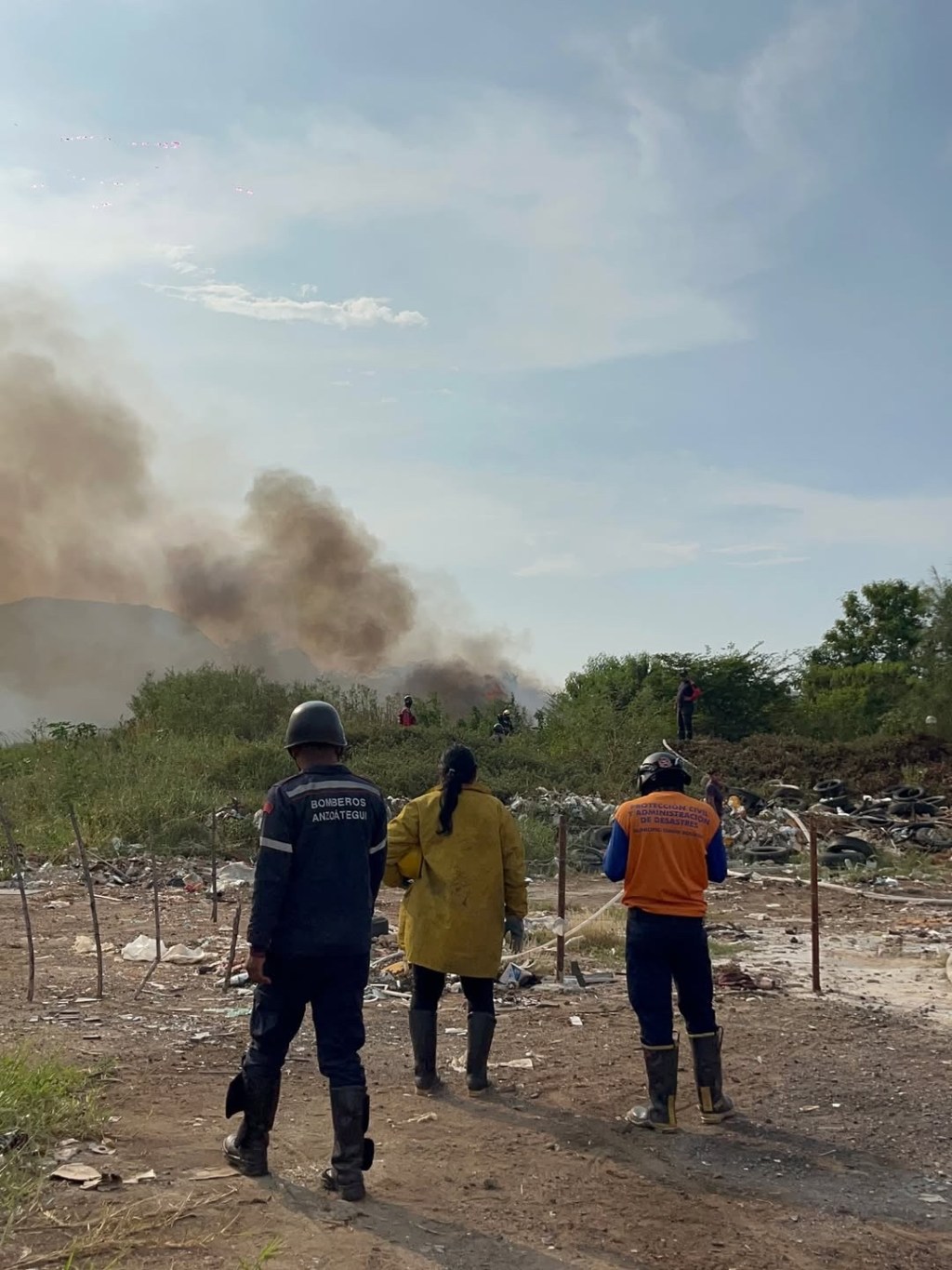 Autoridades controlan incendio de vegetación en&nbsp;Barcelona