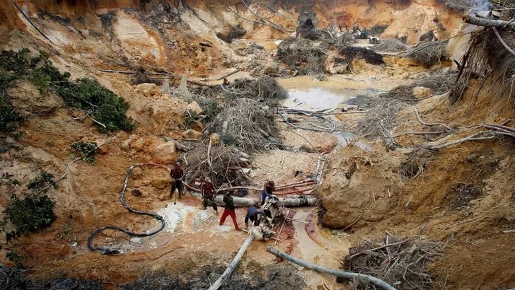 Al menos 11 mineros quedaron atrapados tras colapso de mina en El ...