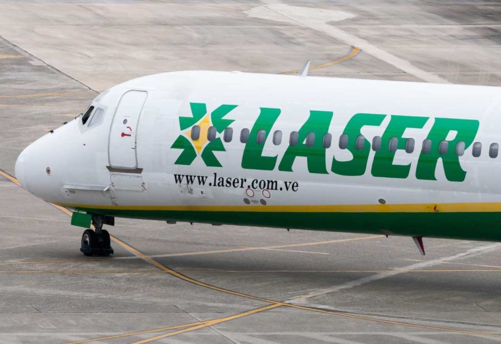 Láser reiteró cancelación de vuelo a Madrid
