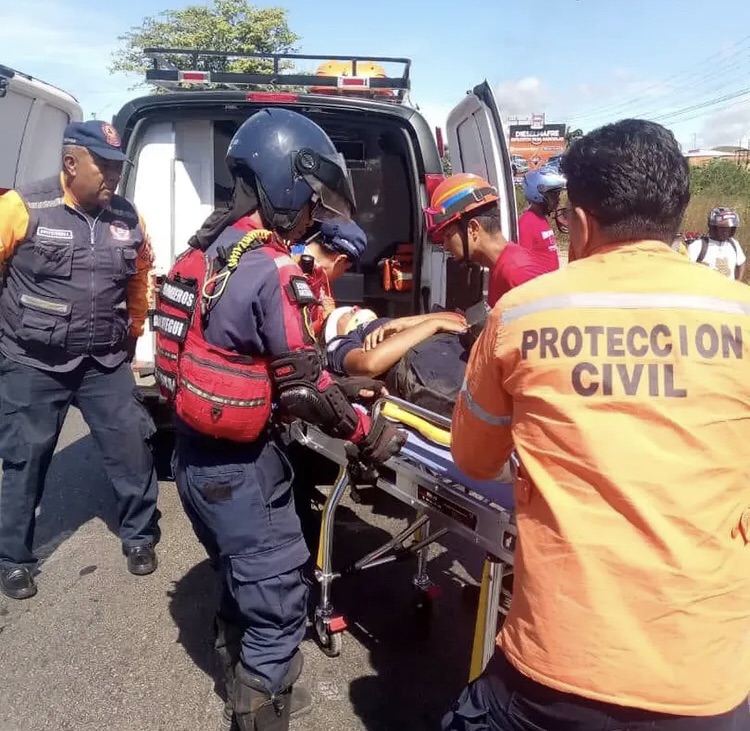 Dos jóvenes resultaron heridos tras accidente de tránsito en la Avenida Jorge&nbsp;Rodríguez