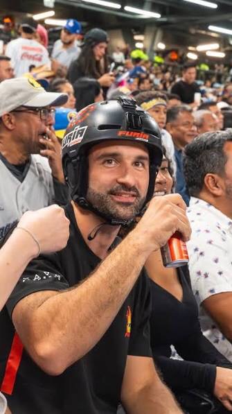 El deportista extremo Chris Gadler saltó desde lo alto del estadio Monumental