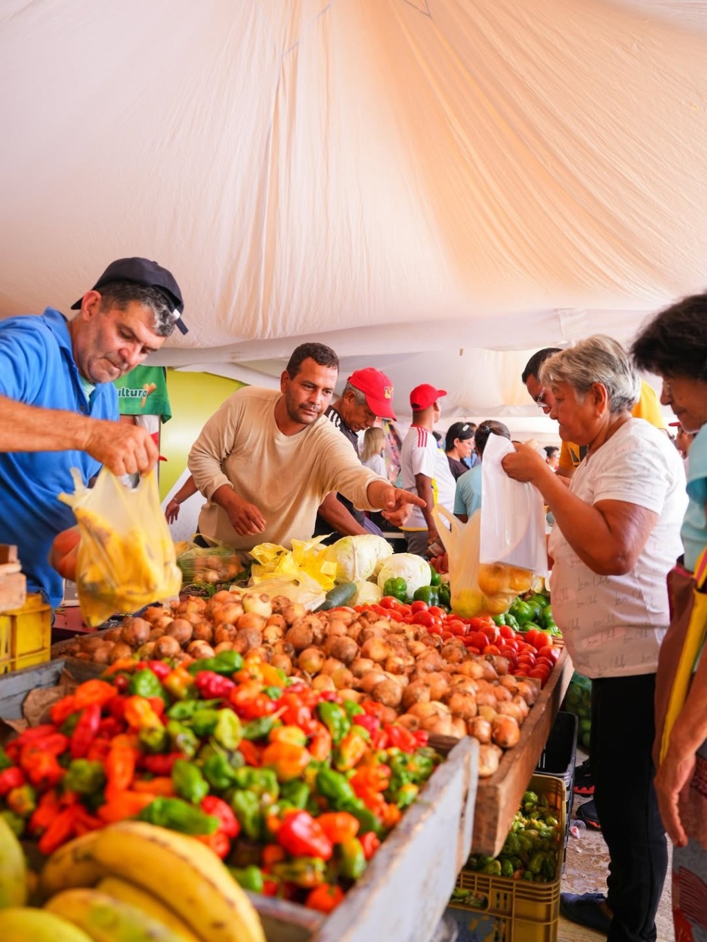 Realizaron mercado a cielo abierto en&nbsp;Barcelona